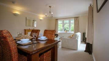 Appartement Luxe, 2 chambres, accessible aux personnes à mobilité réduite (3E, Abbotsford) | Restauration dans la chambre