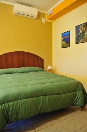 Comfort Double or Twin Room | Meja, katil bayi/kot (percuma), Wi-fi percuma 