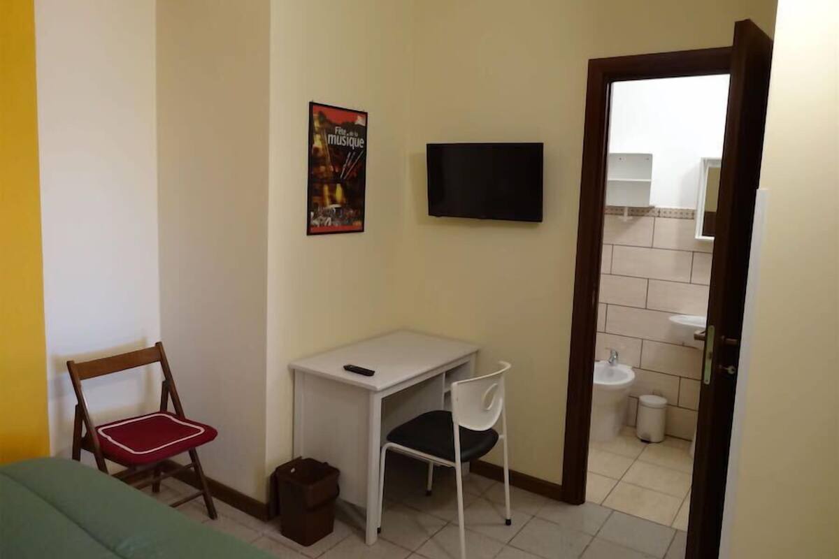 Bureau, lits bébé (gratuits), Wi-Fi gratuit