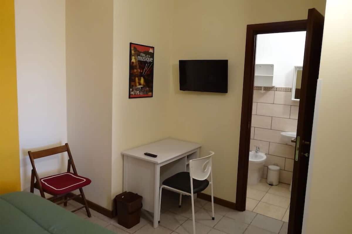 Comfort Double or Twin Room | Meja, katil bayi/kot (percuma), Wi-fi percuma