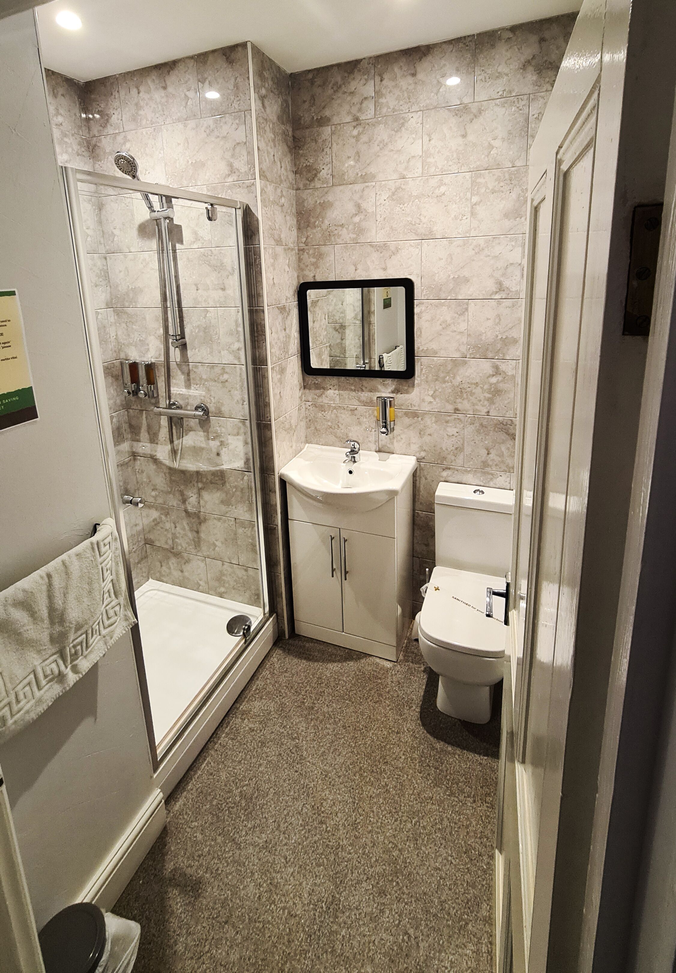 double room, ensuite | bathroom