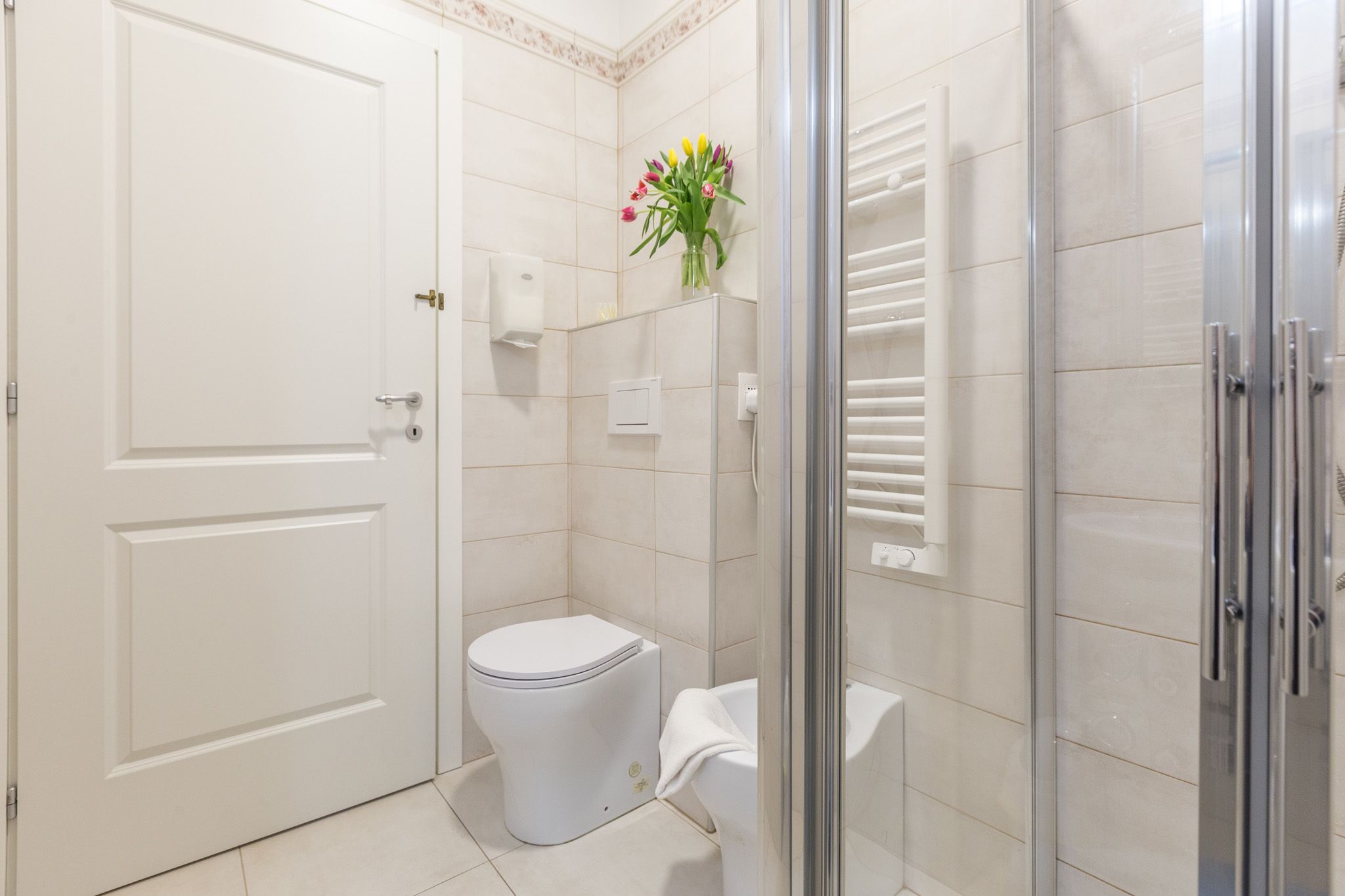 triple room, private bathroom (external) | bathroom | shower, free toiletries, hair dryer, bidet