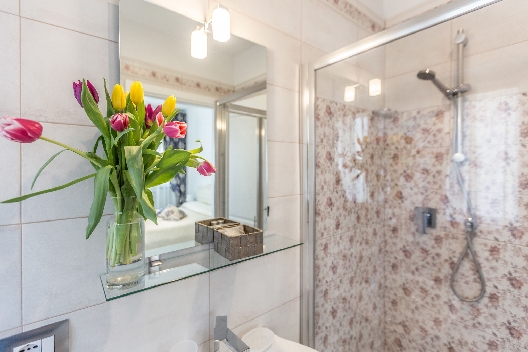 double room, private bathroom | bathroom | shower, free toiletries, hair dryer, bidet