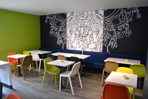 每日付費供應外帶早餐