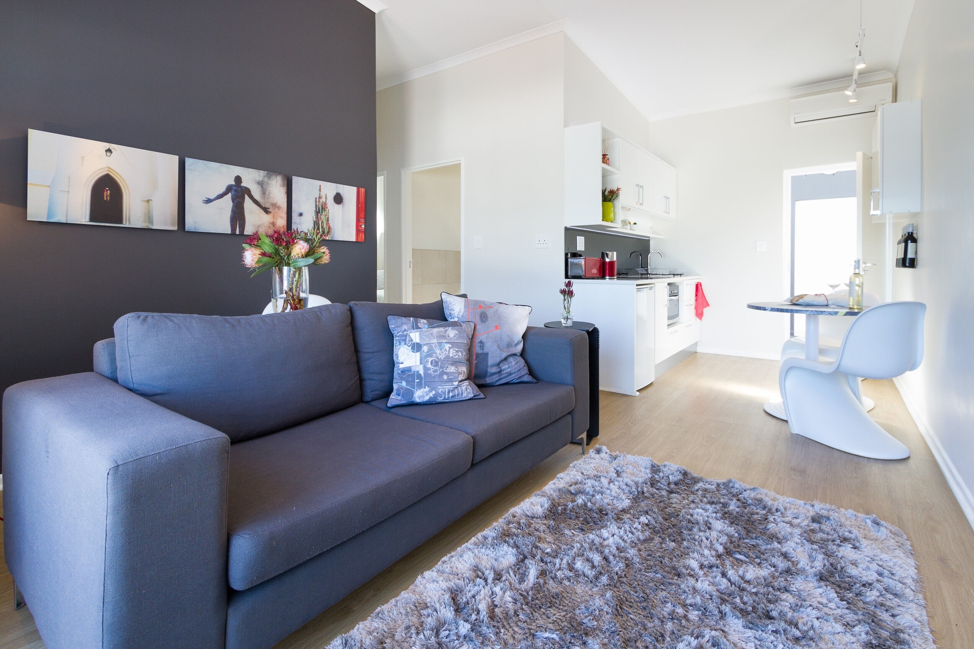 Apartment, 2 Bedrooms | Living area | 32-inch TV with satellite channels, Netflix, streaming services