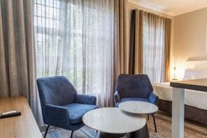 Studio Apartment - No Balcony | In-room safe, individually furnished, desk, laptop workspace - WINK Quiver Tree (Stellenbosch)