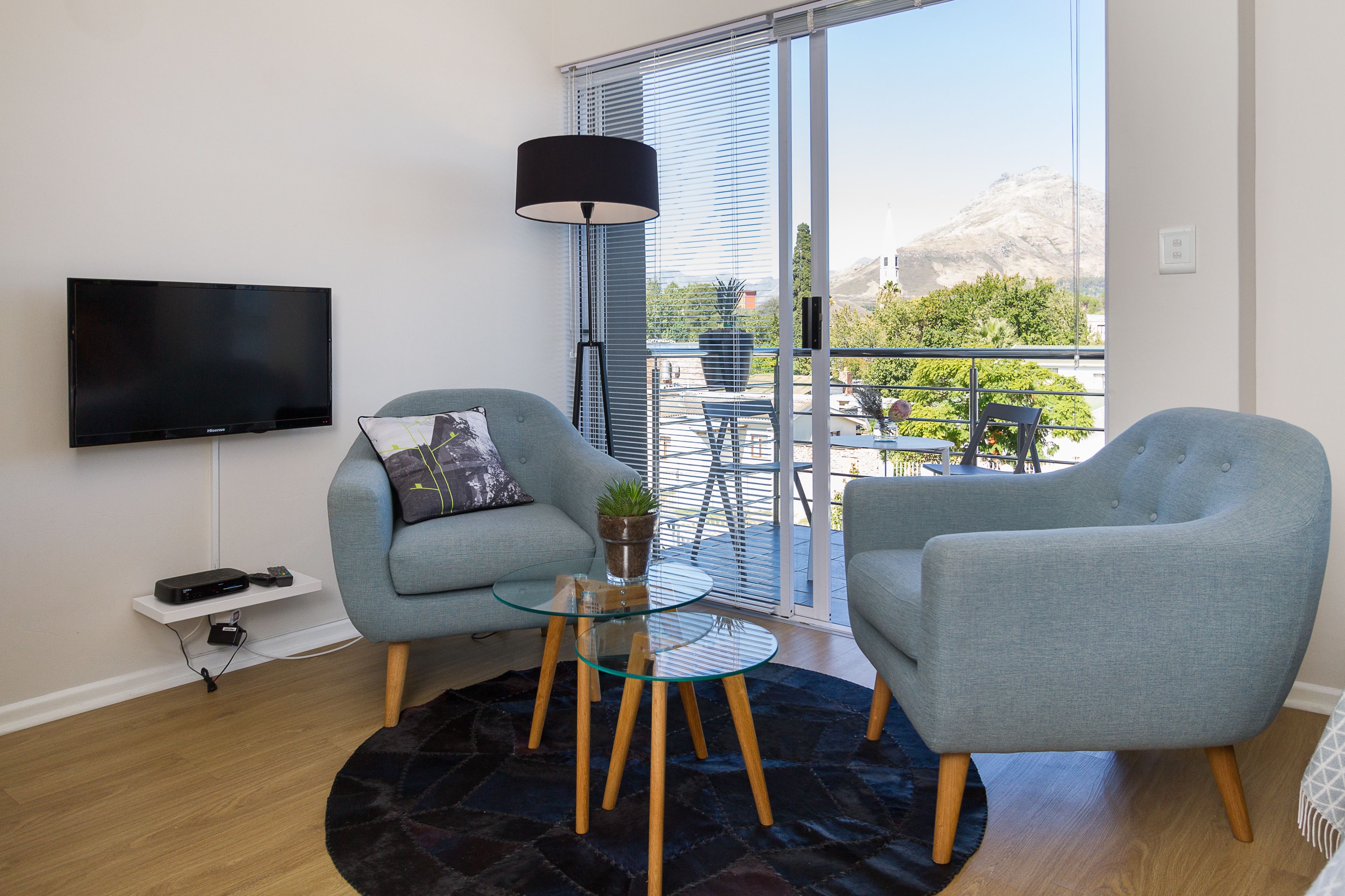 Studio | Living area | 32-inch TV with satellite channels