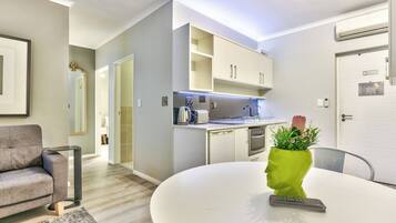 Deluxe Two Bedroom Apartment | In-room safe, individually furnished, desk, laptop workspace