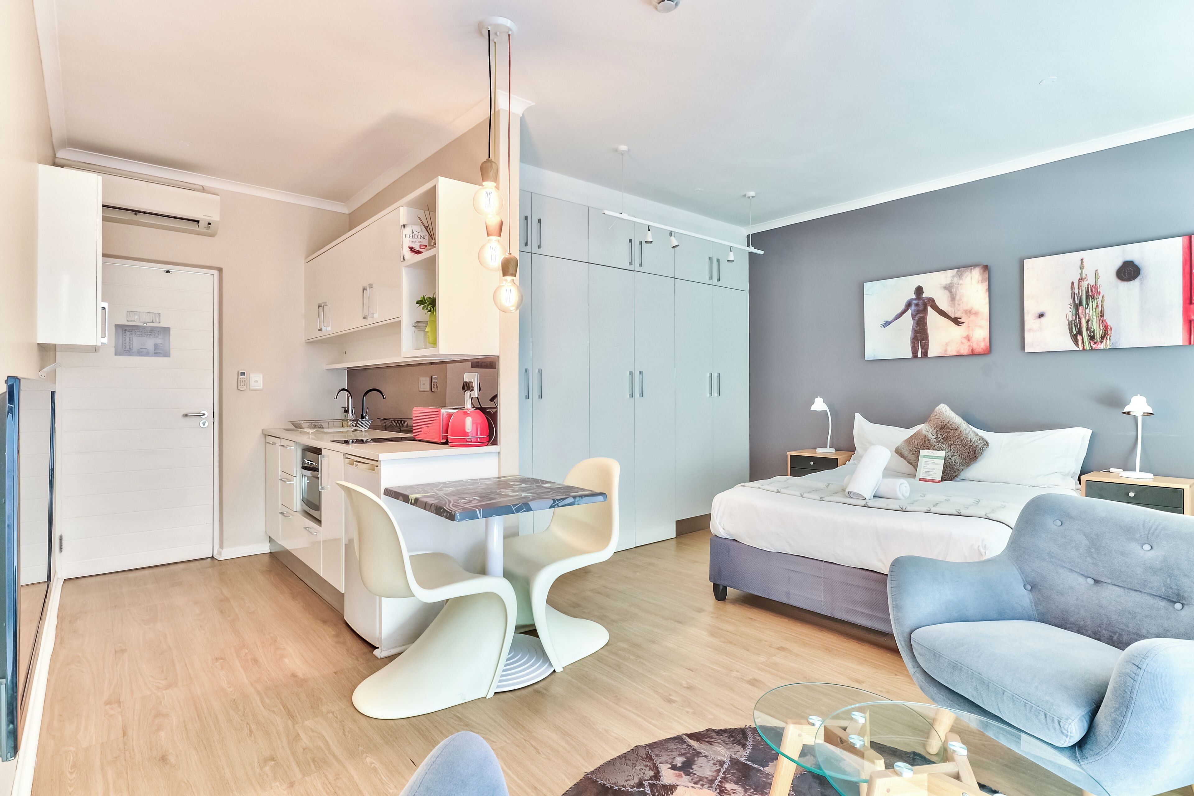 Studio | In-room safe, individually furnished, desk, laptop workspace