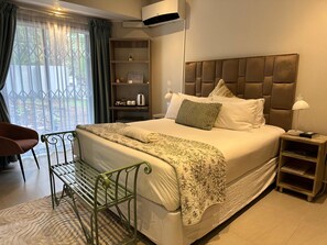 Deluxe kamer | 1 slaapkamer, lakens van Egyptisch katoen, luxe beddengoed, een minibar