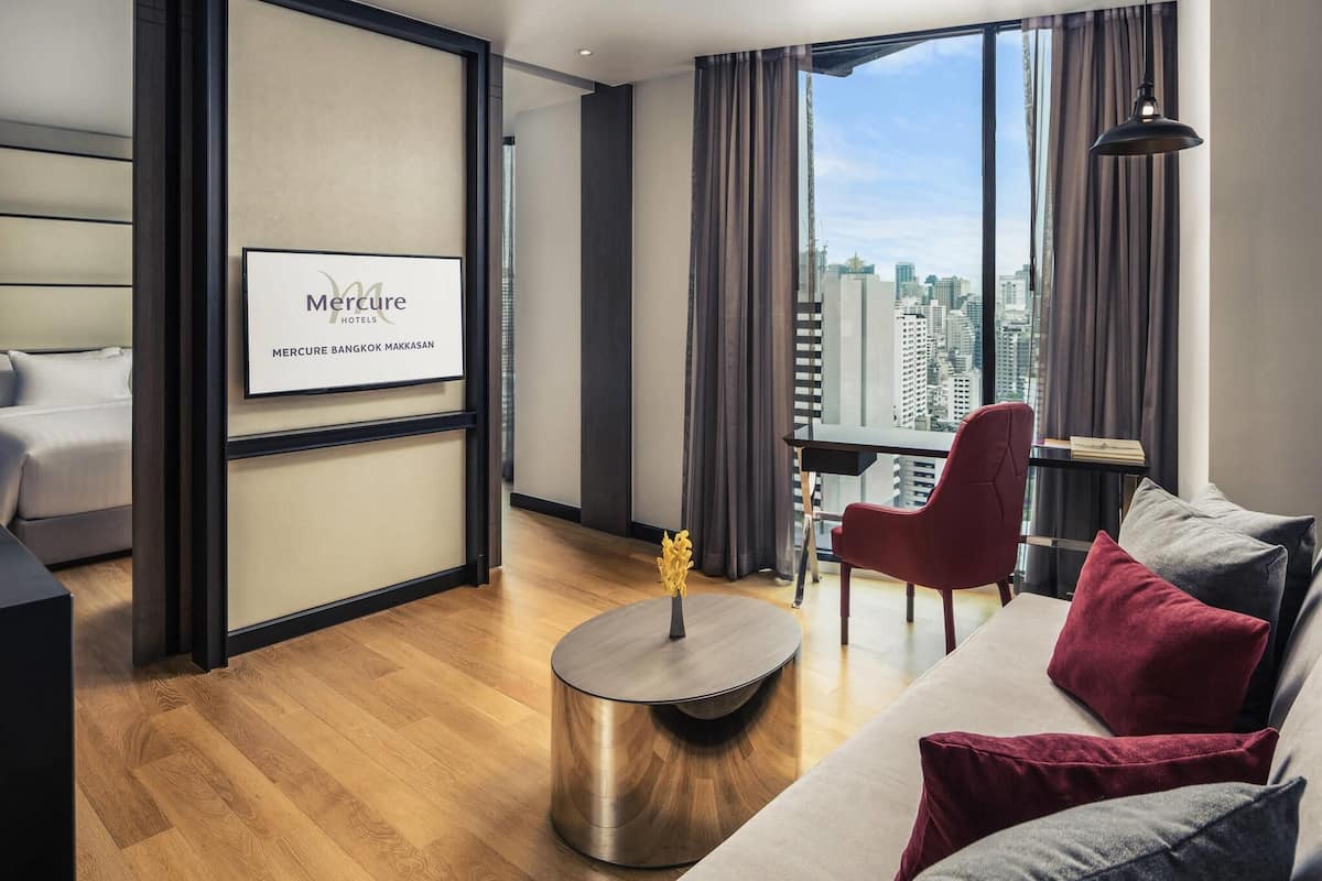 Suite, 1 King Bed | Minibar, in-room safe, individually furnished, desk