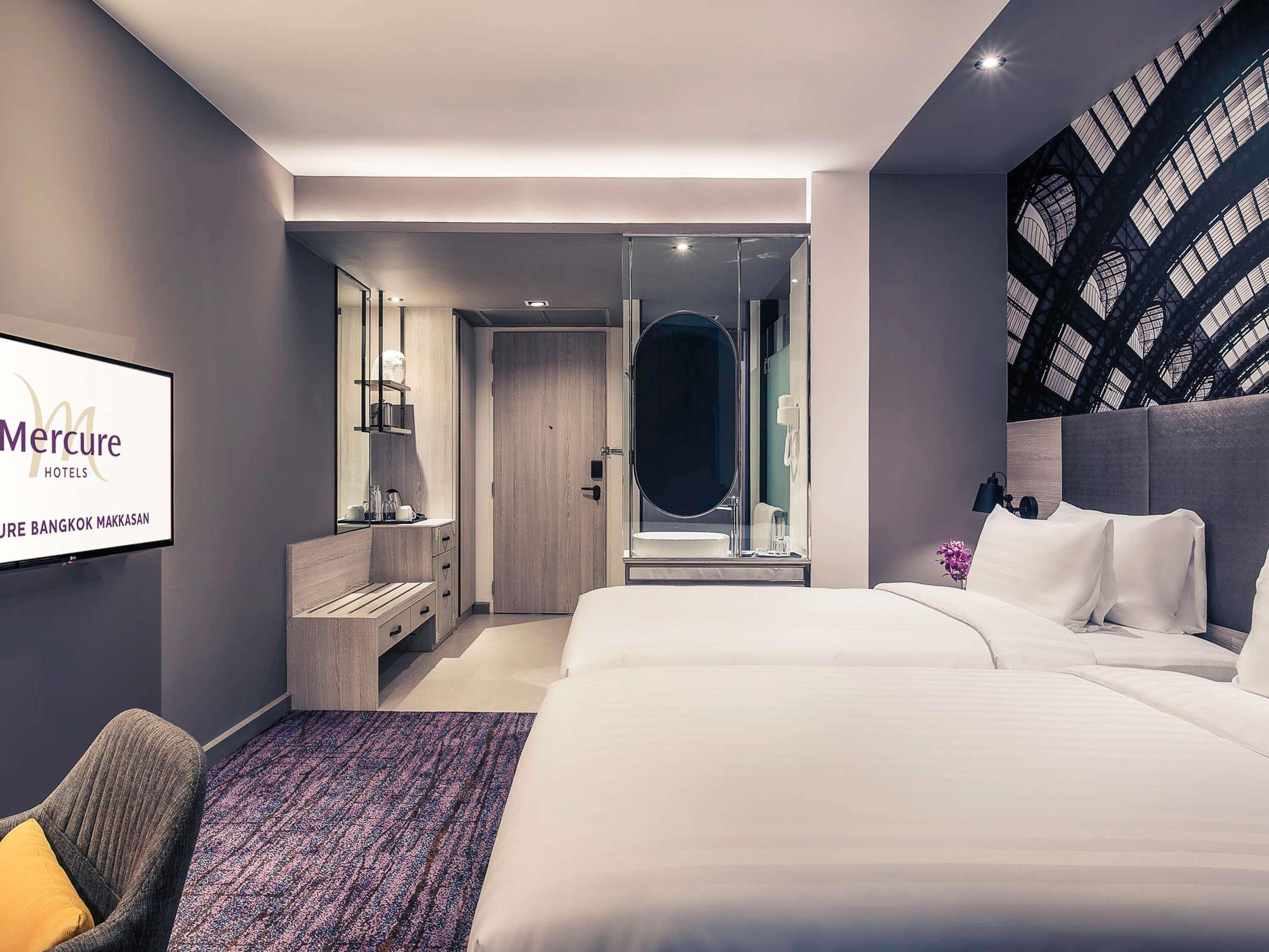 Superior Room, 2 Single Beds | Minibar, in-room safe, individually furnished, desk