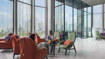 2 bares o lounges, bar de vinos