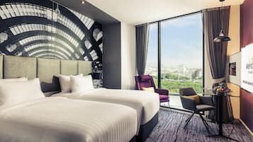 Minibar, värdeförvaringsskåp på rummet, unika möbler och skrivbord