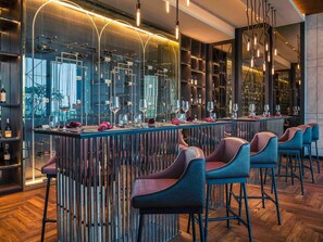 2 bars/lounges, wine bar
