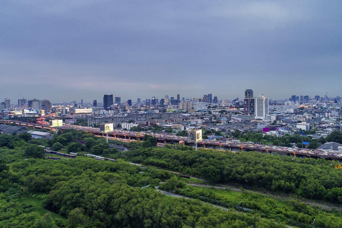 Een minibar, een kluis op de kamer, individueel gemeubileerd, een bureau