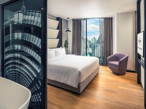 ห้องสวีท, เตียงคิงไซส์ 1 เตียง | มินิบาร์, ตู้นิรภัยในห้องพัก, ตกแต่งพิเศษโดยเฉพาะ, โต๊ะทำงาน