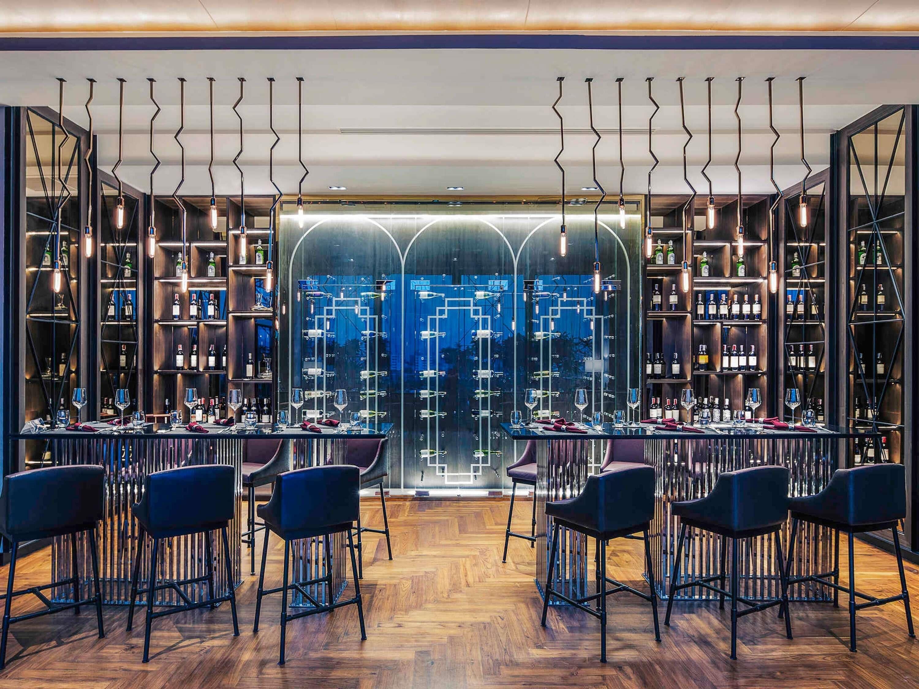 2 Bars/Lounges, Weinbar