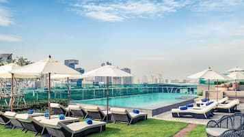 Outdoor pool, pool loungers