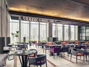 บริการอาหารเช้า อาหารกลางวัน อาหารเย็น, อาหารนานาชาติ