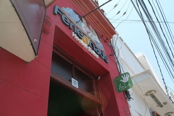 Front of property - evening/night - Ferienhaus Hostel Salta (Salta)