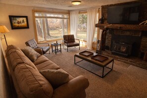 Wind River Exclusive House | Living area | 40-inch flat-screen TV with digital channels, streaming services - Chinook Winds Lodge (Dubois)