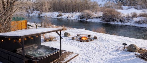 Tina de hidromasaje al aire libre