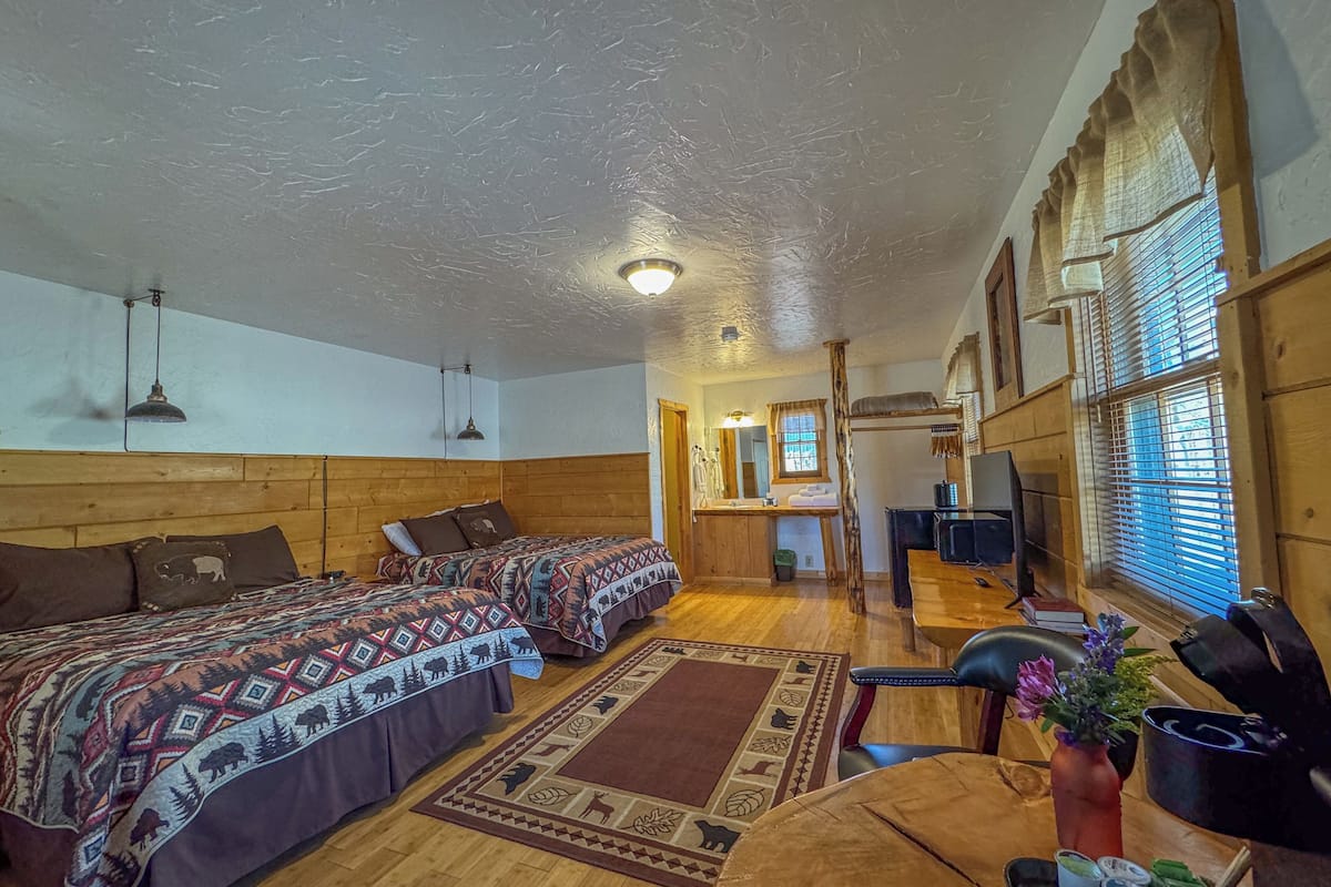Premium kamer, 2 queensize bedden (Room 18, top floor) | 1 slaapkamer, luxe beddengoed, een strijkplank/strijkijzer, gratis wifi
