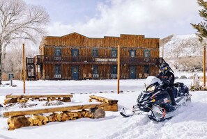 Front of property - Chinook Winds Lodge (Dubois)