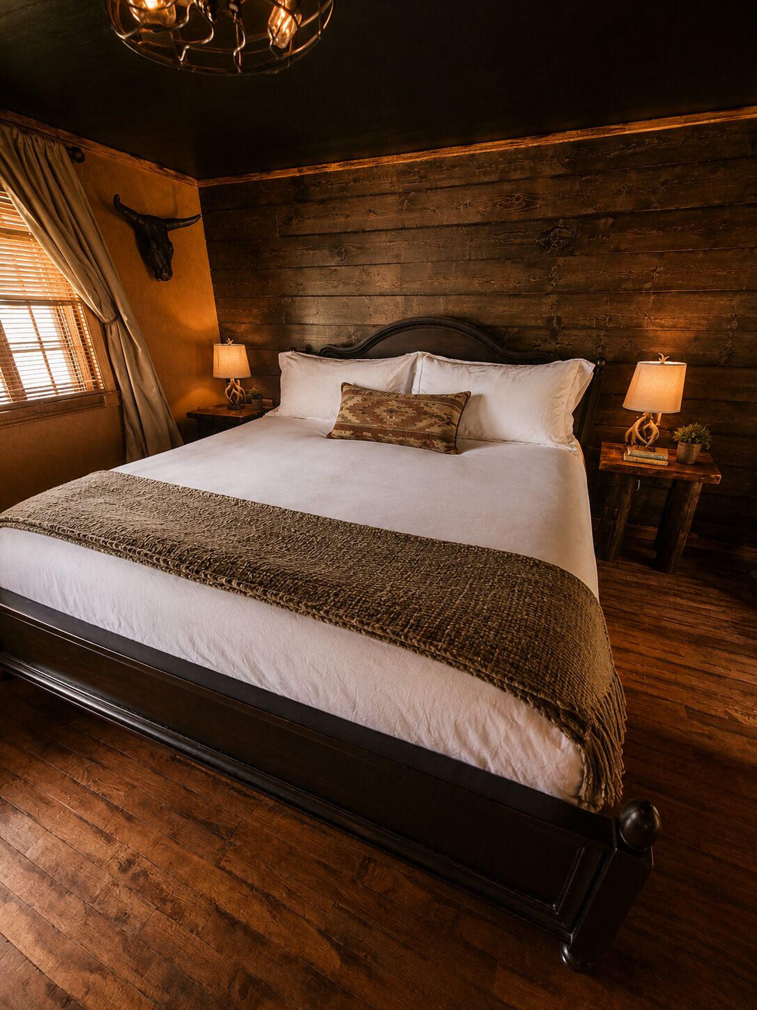 Adventure King Suite | 高級寢具、熨斗/熨衣板、免費無線上網、床單