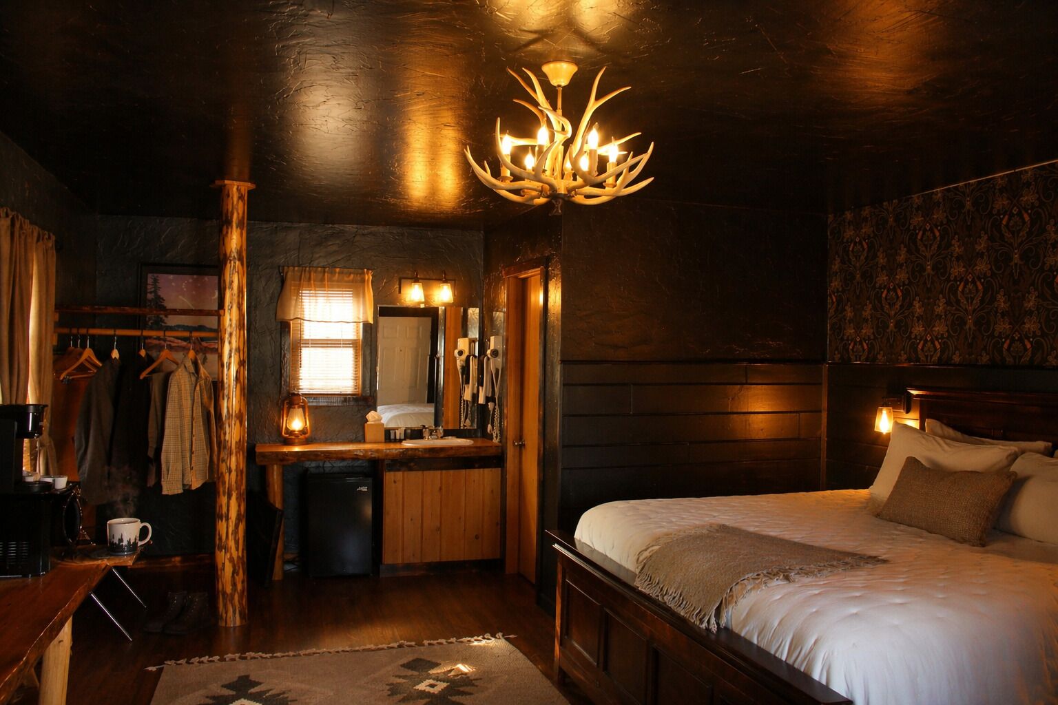 Premium Room, 1 King Bed (Room 12, bottom floor) | Premium bedding, iron/ironing board, free WiFi, bed sheets