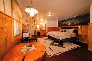 Chambre Premium, 1 très grand lit (Room 12, bottom floor) | 1 chambre, literie de qualité supérieure, fer et planche à repasser