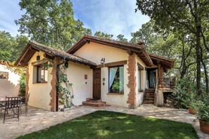House, 3 Bedrooms | Terrace/patio