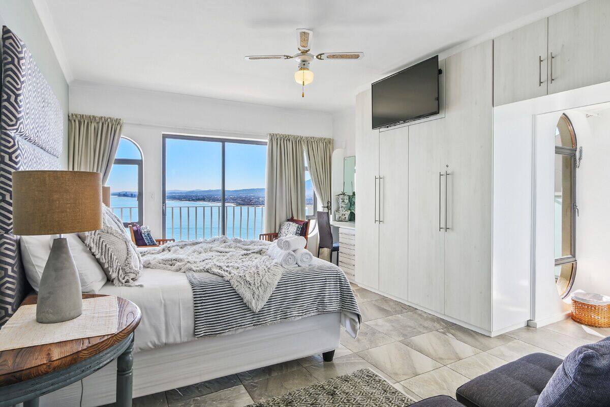 Luxury Queen room | Individually decorated, desk, laptop workspace, free WiFi