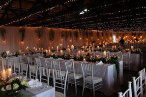 Indoor wedding - Oranje Gasteplaas Maloti Route (Fouriesburg)