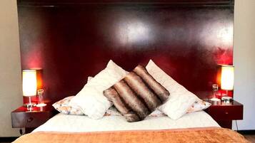 International / Couples Room | 1 habitación, minibar, decoración personalizada y muebles diferentes