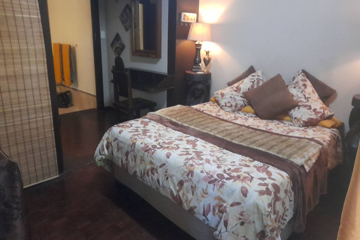 Room 6: Family room (Sands) | Minibar, escritorio, espacio para trabajar con un portátil y wifi