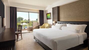 Habitación, 1 cama King size, para no fumadores, vista a la alberca (Balcony) | Sábanas de algodón egipcio y ropa de cama de alta calidad