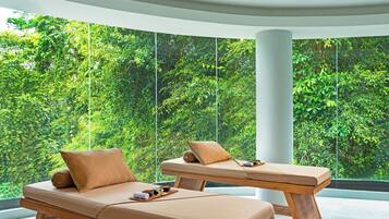 Salas de tratamiento para parejas y tina de hidromasaje