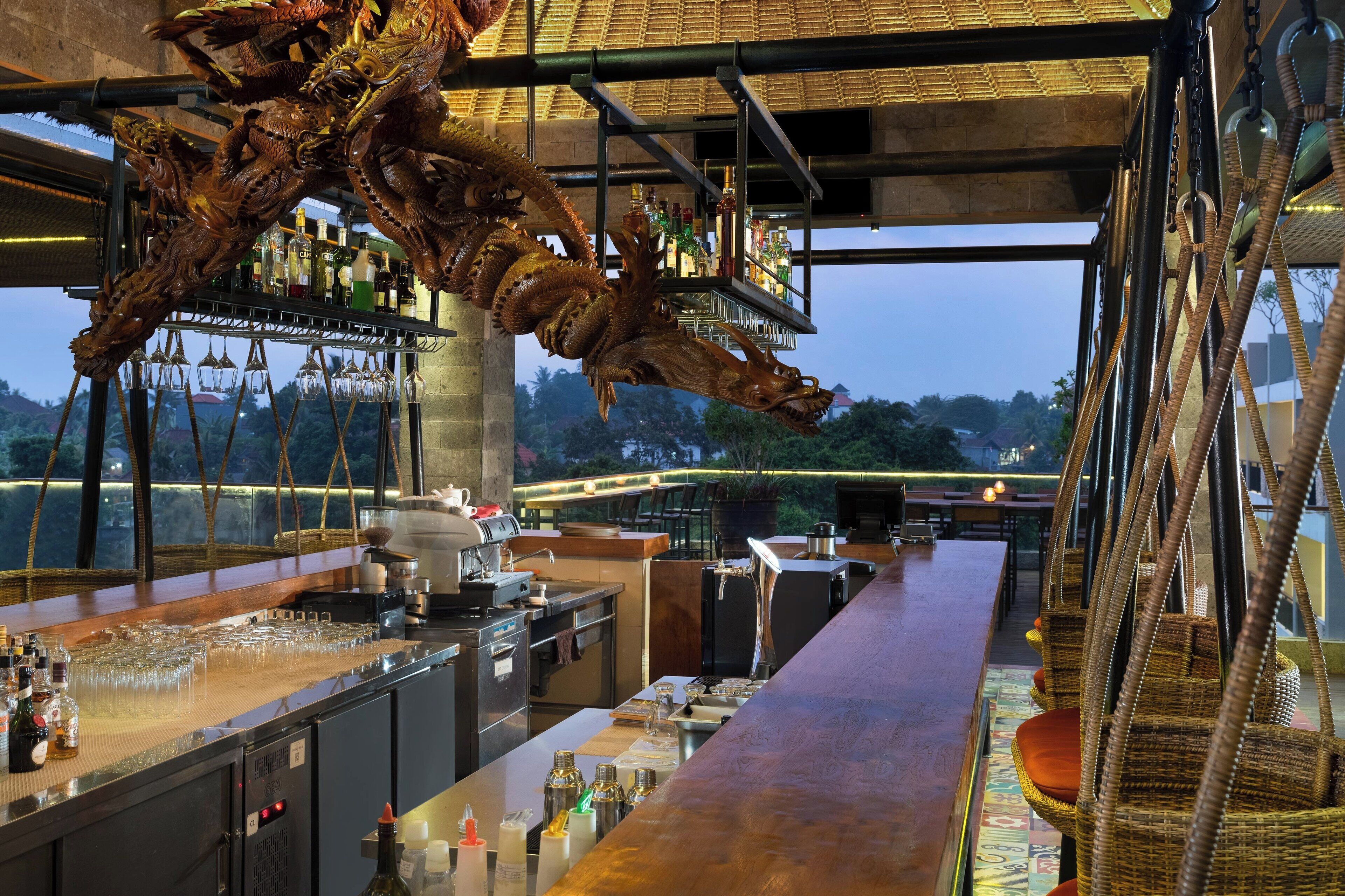 garden views, serves lunch, dinner and happy hour