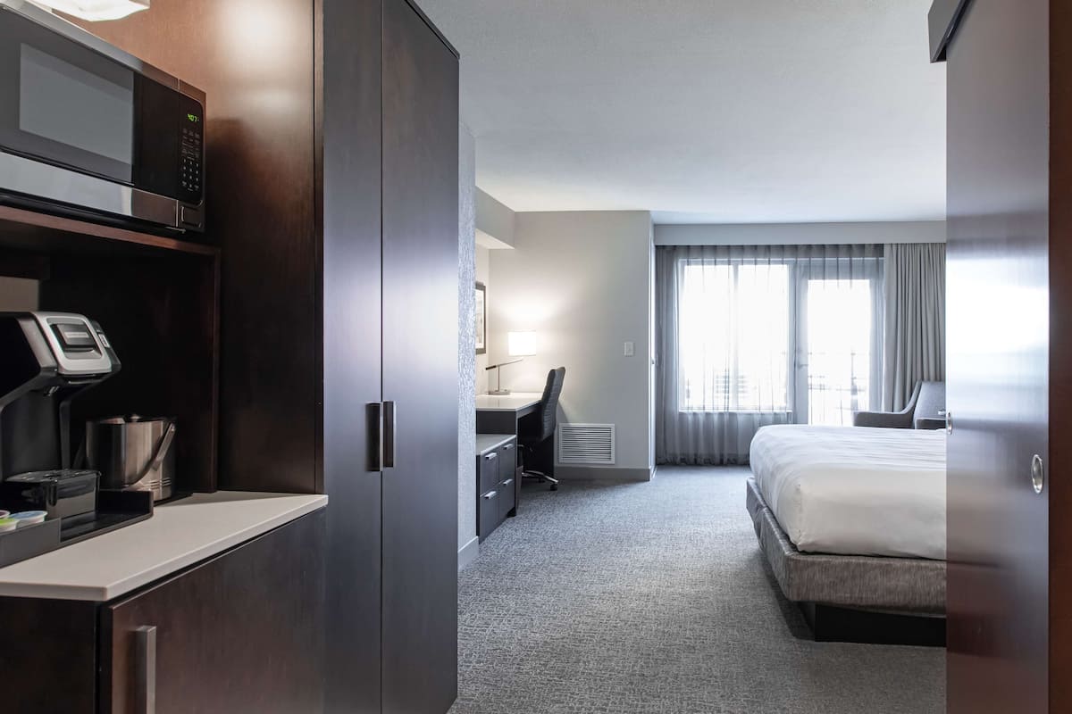 Suite estudio Deluxe, 1 cama King size y sofá cama, balcón | 1 habitación y ropa de cama de alta calidad