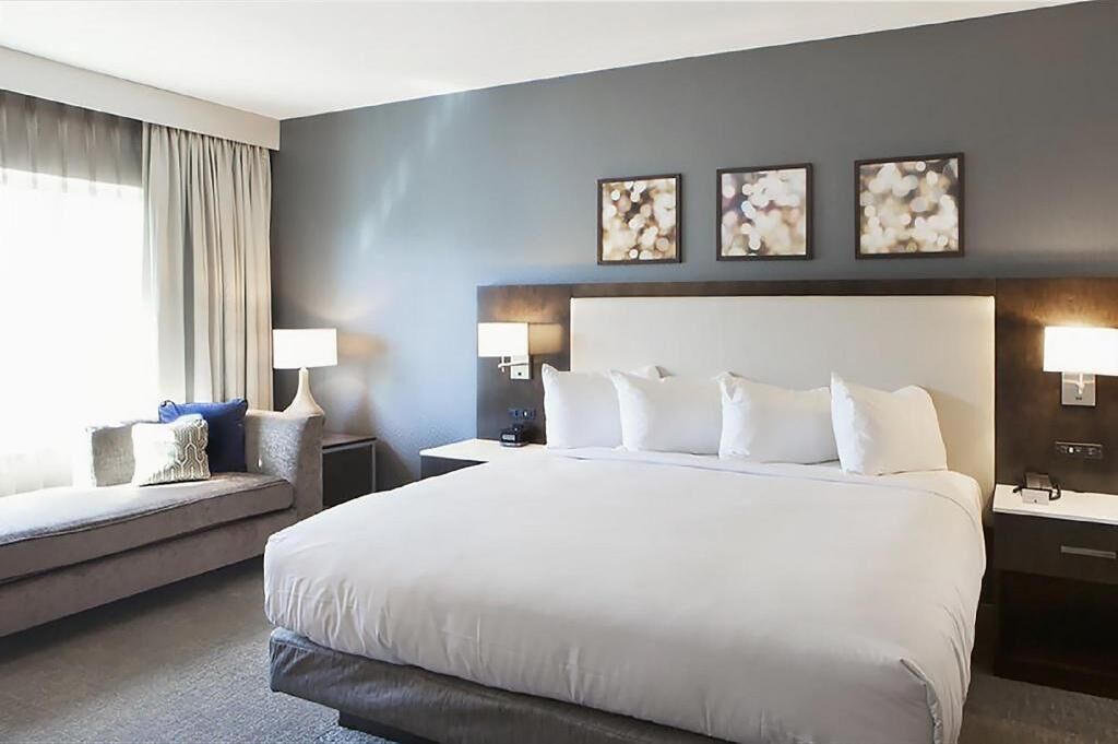 Premium bedding, in-room safe, desk, laptop workspace