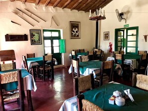 Free daily full breakfast - EcoPosada El Mercedario (Barreal)