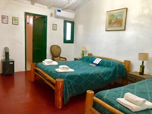 Triple Room | In-room safe, soundproofing, iron/ironing board, free WiFi - EcoPosada El Mercedario (Barreal)
