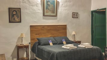 In-room safe, soundproofing, iron/ironing board, free WiFi