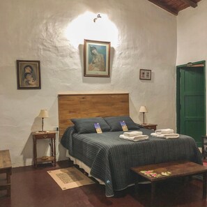 In-room safe, soundproofing, iron/ironing board, free WiFi - EcoPosada El Mercedario (Barreal)