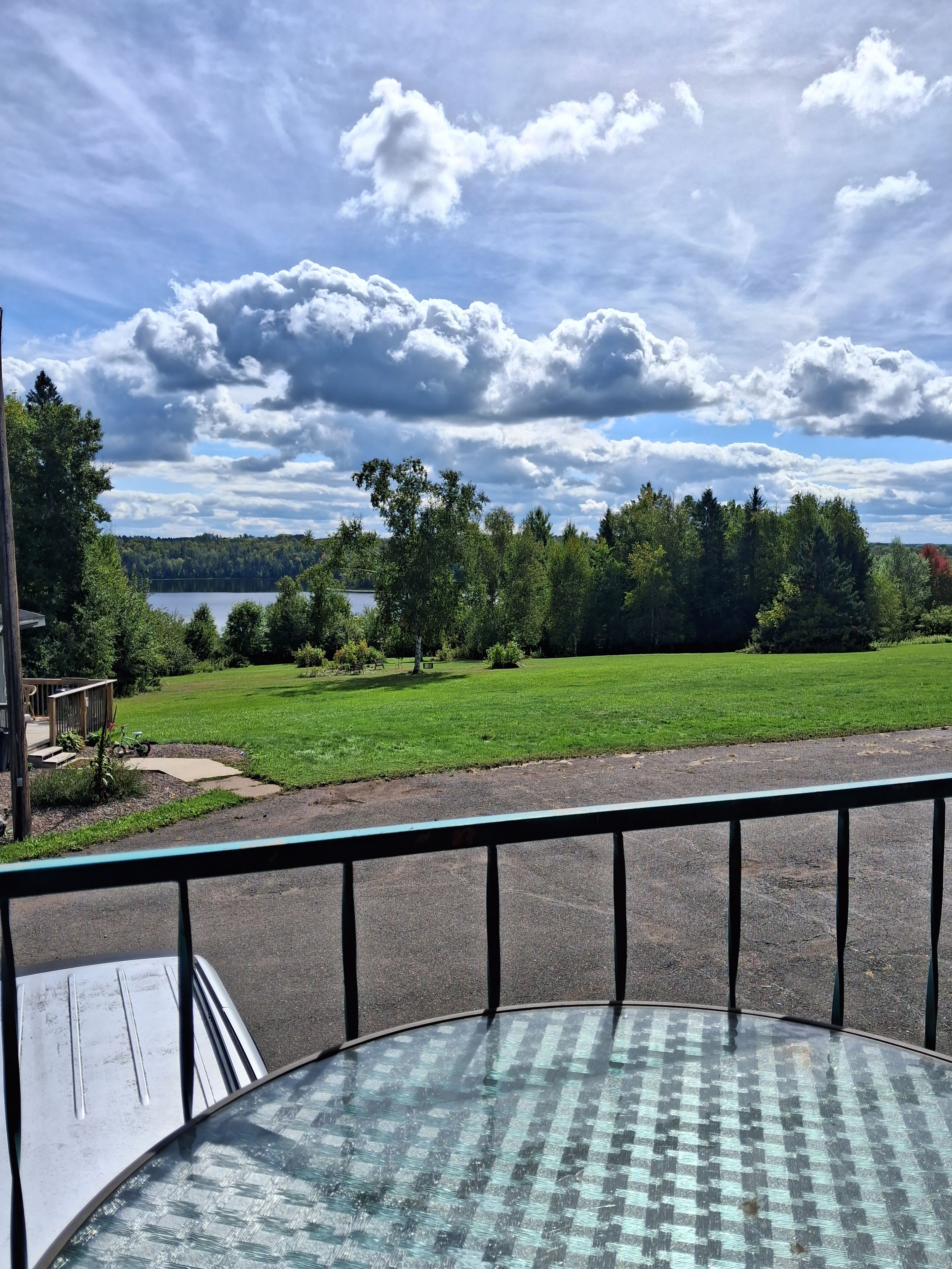 Chambre Standard, plusieurs lits, vue partielle sur le lac | Vue depuis le balcon