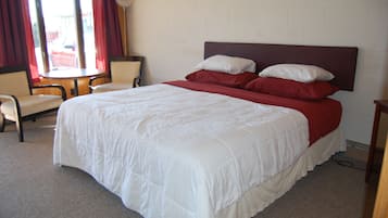 Escritorio, wifi gratis y ropa de cama