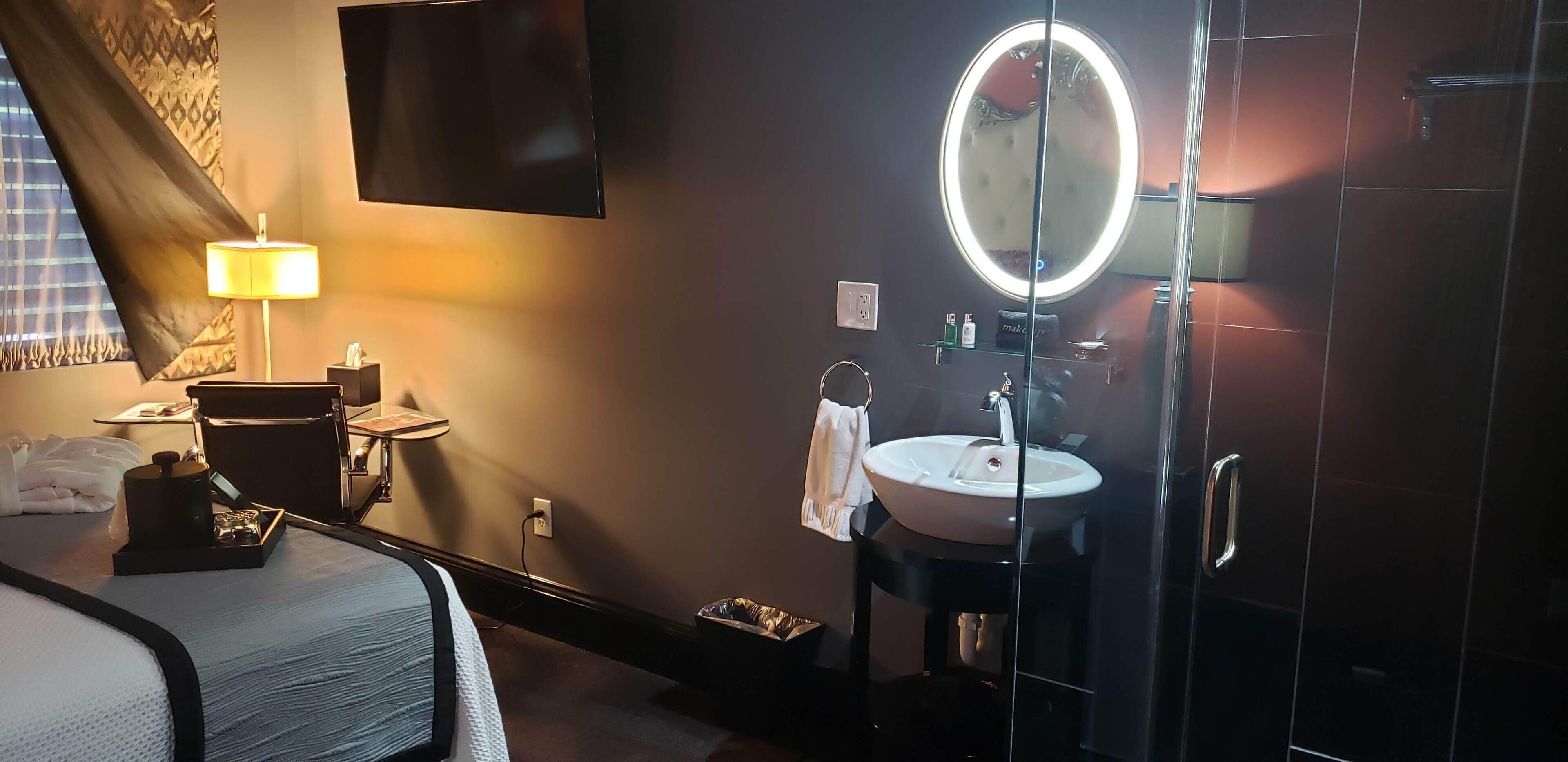 Studio, 1 Queen Bed ( Vu ) | Premium bedding, individually decorated, individually furnished