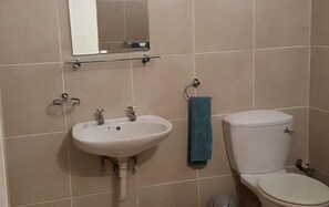 Bathroom - Martin's Haven Guest Lodge and Function Venue - Campground (Mbombela)